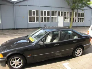 BMW E 36 Zwart Plaatwerk Sloopauto inkoop Den haag