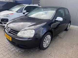 Volkswagen Golf 1.6 FSI Optive 3 deurs Zeer nette auto bak maakt geluid!!