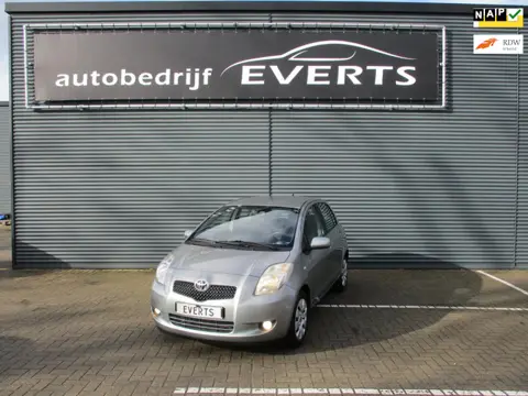 Toyota Yaris 1.3 VVTi Sol MMT automaat 85965 Km Nap boekjes aanwezig zeer mooie complete auto nu sch