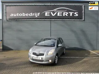 Toyota Yaris 1.3 VVTi Sol MMT automaat 85965 Km Nap boekjes aanwezig zeer mooie complete auto nu sch