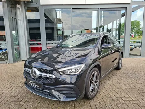 MERCEDES-BENZ GLA-KLASSE 200 AMG LINE AUTOMAAT LMV NAVI PDC-CAMERA STOELVW
