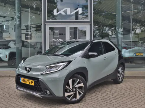Toyota Aygo X 1.0 VVT-i S-CVT Envy CVT Automaat Navigatie | Climate Control | Draadloze oplader | Tw