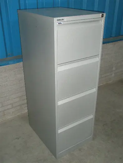 1x Hangmap kast 132x62x47cm.