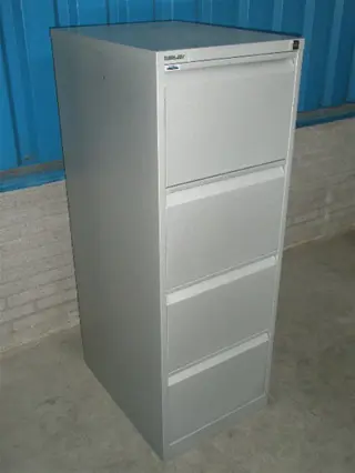 1x Hangmap kast 132x62x47cm.