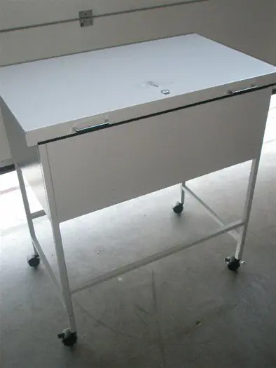 1x Verrijdbare 3-vakskast