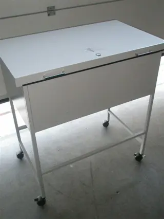 1x Verrijdbare 3-vakskast