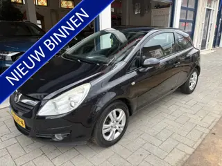 Opel Corsa 1.4-16V White Edition NL AUTO. SPORTVELGEN