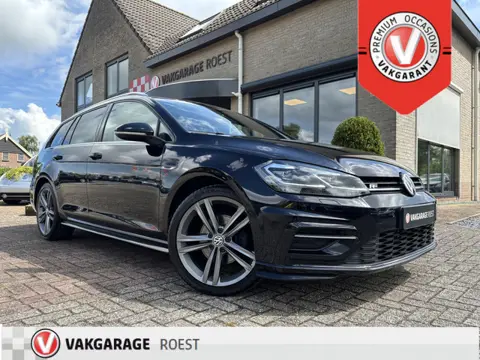 Volkswagen Golf Variant 1.5 eTSI R-Line Automaat Panoramadak / Trekhaak / Full LED