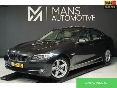BMW 5-serie 520i High Executive / SCHUIFDAK / CAMERA / LEDER / STOELVERW