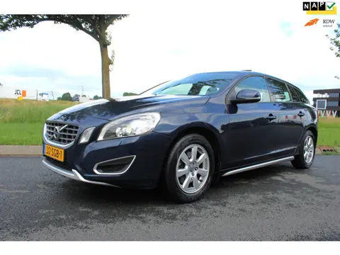 Volvo V60 1.6 T3 Kinetic Climate Control ,Navigatie Stoel verwarming