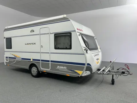 Dethleffs Camper 450 DB Cassetteluifel Mover Fietsendragers