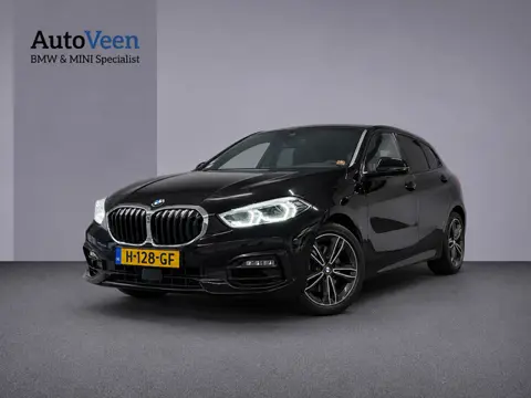 BMW 1-serie 118i Executive Edition (M-SPORT, H&K, LED, SFEERVERLICHTING, CAMERA)