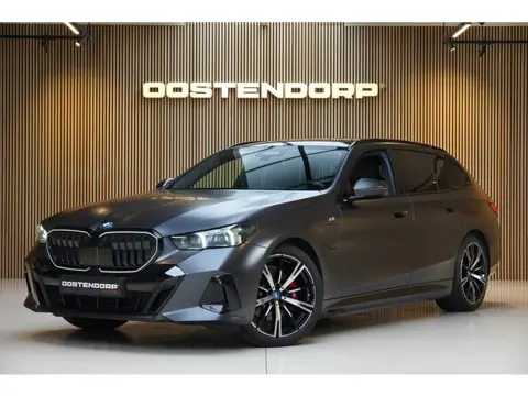 BMW 5 Serie Touring 530e/299pk M Sport xDrive|2024|Panoramadak|B&W|Leder+koeling+verw.+memory|PDC+36