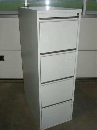 1x Hangmap kast H143cm.