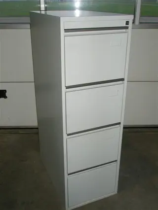 1x Hangmap kast H143cm.