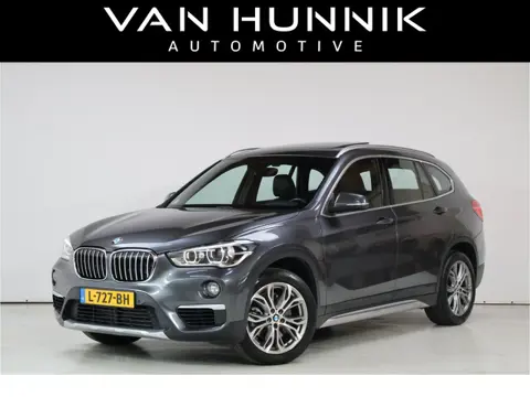 BMW X1 sDrive20i High Ex | Pano | H&K | Trekhaak | Leder | Cruise | Navi