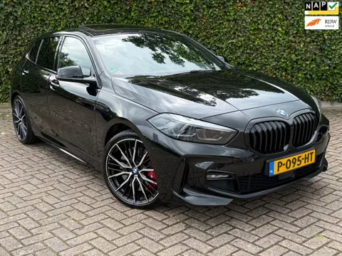BMW 1-serie 118i M Pakket | NAP | Pano | Ambient | Camera |