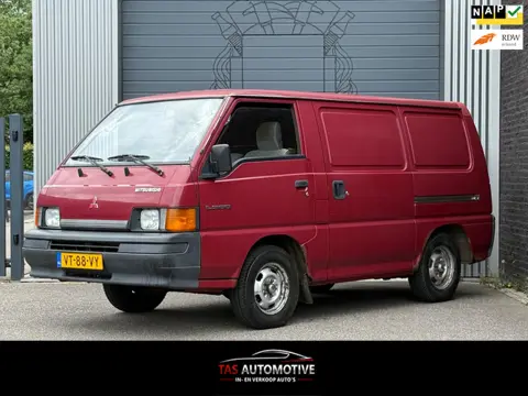 Mitsubishi L 300 2.5 D L 224 STUURBEKRACHTIGING.