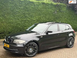 BMW 1-serie 116i OPENDAK/NAVI/PDC/S-VRMN//6BAK/APK 10-26