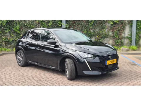 Peugeot E-208 EV Allure Pack | 11 KW 3 FASE LADEN | WARMTEPOMP | CAMERA |