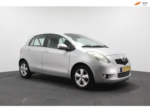 Toyota Yaris 1.3 VVTi Luna | Climate control | Elektrische ramen | Sportvelgen | Parkeersensoren