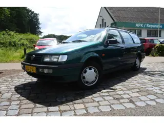 Volkswagen Passat Variant 1.8 CL nw apk 2-6-2027 trekhaak 242 dkm