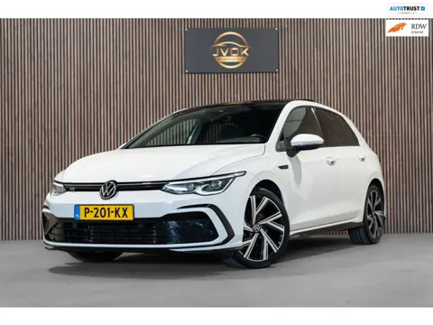 Volkswagen Golf 1.5 eTSI DSG R-Line Pano IQ Camera