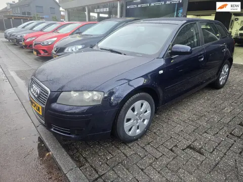 Audi A3 Sportback 1.6 FSI Attraction | NIEUWE APK | AIRCO | 4x NW BANDEN | LMV | ELEC PAKKET |