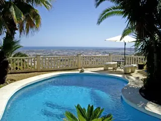 Málaga, Costa del Sol, app in villa met privé zwembad
