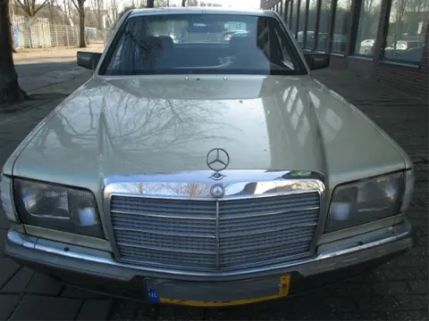 Mercedes-Benz 280 S type 126 Plaatwerk en diverse onderdelen