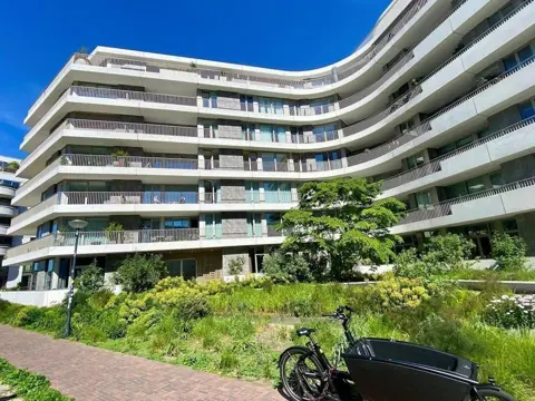 Woning aan de Céramiquelaan te Amsterdam