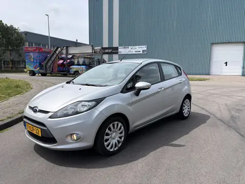 Ford Fiesta 1.25i Titanium 5-Deurs 82 PK. Zeer fijn rijdende auto !!! Distributieriem en waterpomp v