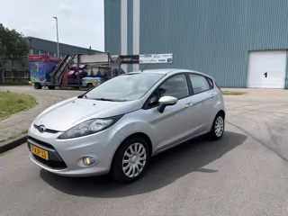 Ford Fiesta 1.25i Titanium 5-Deurs 82 PK. Zeer fijn rijdende auto !!! Distributieriem en waterpomp v