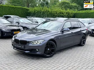BMW 3-serie Touring 328i High Executive|Nieuwe Ketting|Leder|Navigatie|Trekhaak|Cruise control|Clima