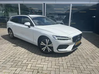 Volvo V60 2.0 B3 Core Carplay / Led / ACC / Clima