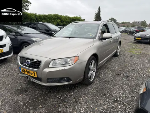 Volvo V70 2.0 T5 Automaat | Navi | Sensoren | Elektrische stoelen | Pano dak |