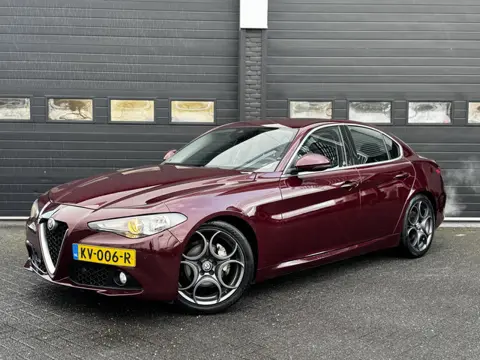 Alfa Romeo Giulia 2.0T 200PK Super | Camera | Cruise | 19'' | €16.900,-