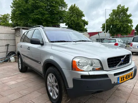 Volvo XC90 2.5 T Exclusive|7-Persoons|Automaat|Trekker van een auto