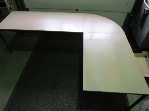 1x Hoekbureau 260x80x200x80cm.
