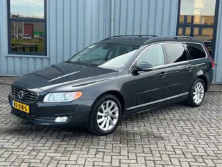 Volvo V70 2.0 D4 Automaat -Standkachel - Schuifdak - Stoelverwarming - Stuurverwarming - Trekhaak - 