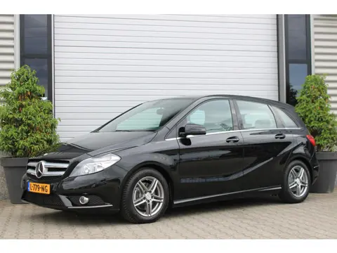 Mercedes-Benz B-Klasse 180 Trekhaak | Sportpakket | Stoelverwarming | Sportpakket | Navi | Zitcomfor