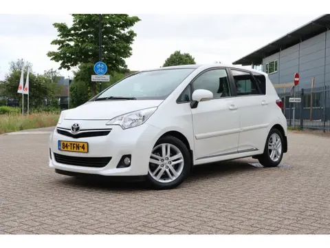 Toyota Verso-S 1.3 VVT-i Dynamic