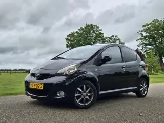 Toyota Aygo 1.0-12V Dyn. Nav. (bj 2011)
