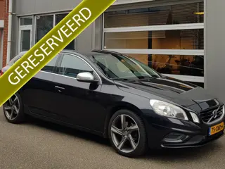 Volvo V60 T3 R Design Navi Trekhaak 18"Vlg 1/2 Leder