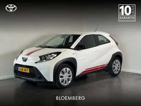 Toyota Aygo X 1.0 VVT-i MT Play | Rood Sticker pakket | CarPlay | Camera achter |