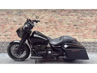 Harley Davidson 103 FLHX Street Glide Bagger 21'' CVO Black Out Streetglide