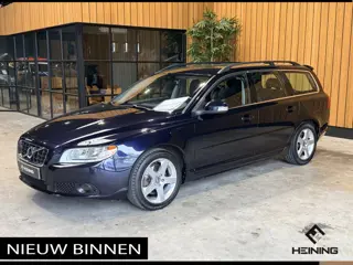 Volvo V70 2.0T Momentum. Cruise-control. leer. Trekhaak. Youngtimer.