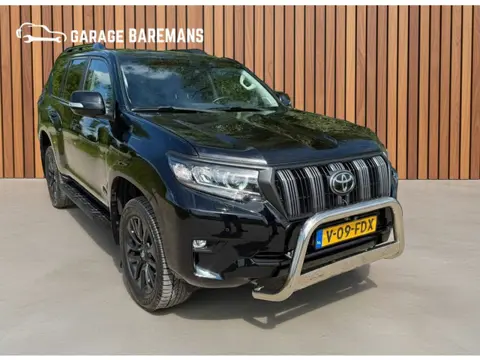 Toyota Land Cruiser 150 2.8 D-4D-F Professional Black line Window Van
