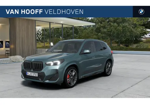 BMW X1 xDrive30e M Sport Automaat / Panoramadak / Trekhaak / Sportstoelen / Head-Up / M Adaptief ond