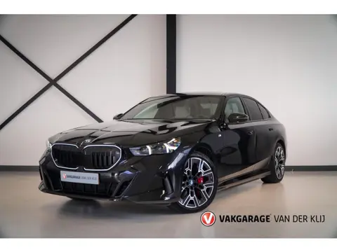 BMW 5-serie 550e xDrive M-Sport Pro | Panorama | B&W | Driving Ass. + | Trekhaak | 360 Camera | Stoe
